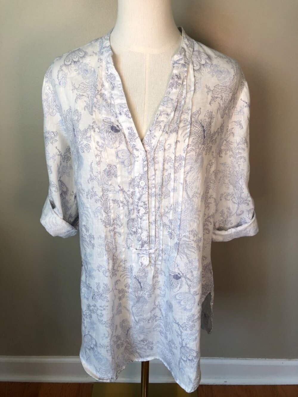 Malvin 100% Linen 3/4 Roll Tab Sleeve V Neck White & Blue Floral Tunic Size M
